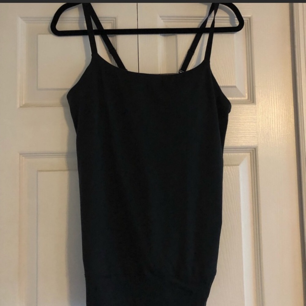 Under Armour black tank
